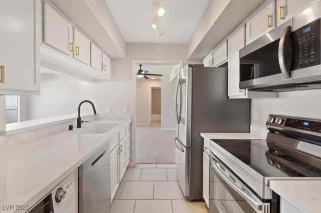 MLS: 2731725 Condo For Sale