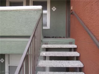 Photo #2: 2731736 Listing 