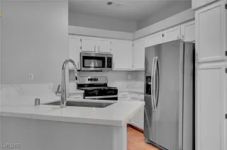 Photo #3: 2731764 Listing