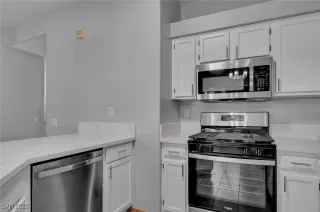 Photo #5: 2731764 Listing