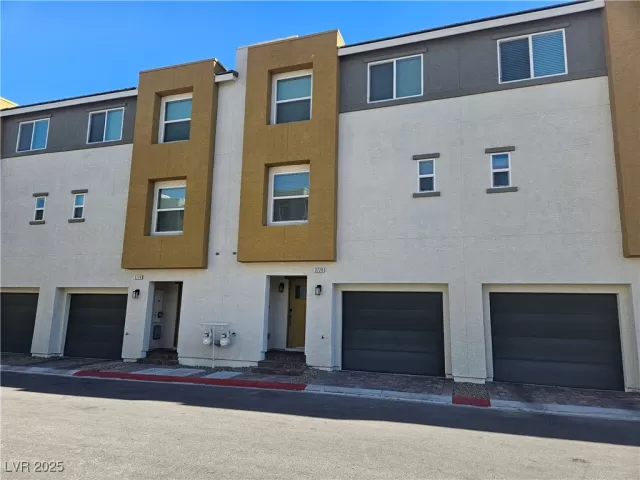 MLS: 2731772 Condo For Sale