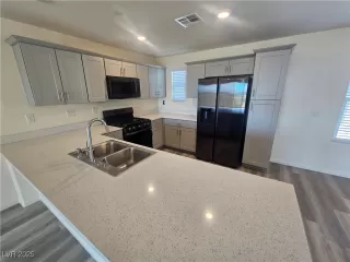 Photo #2: 2731772 Listing