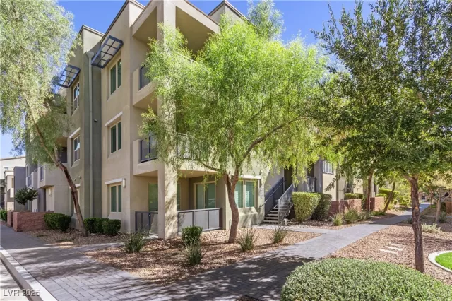MLS: 2731776 Condo For Sale