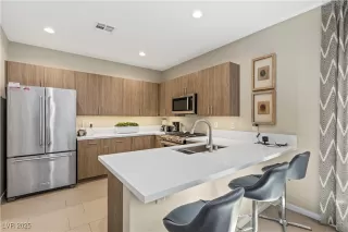 Photo #3: 2731776 Listing 