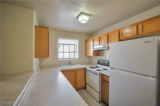 MLS: 2731802 Condo For Sale