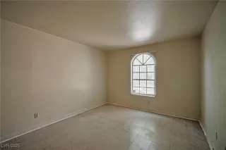 Photo #3: 2731802 Listing