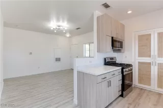 Photo #2: 2731810 Listing 