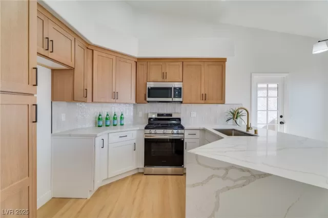 MLS: 2731870 Condo For Sale