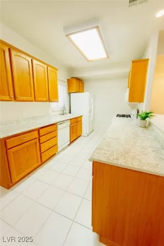 Photo #4: 2731908 Listing 