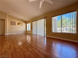 Photo #4: 2731942 Listing 