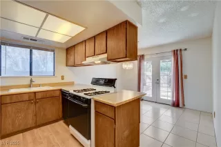 Photo #4: 2731951 Listing