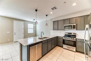 Photo #5: 2731962 Listing 