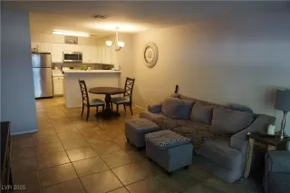 Photo #4: 2731982 Listing 