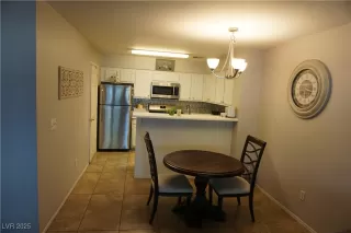 Photo #5: 2731982 Listing 