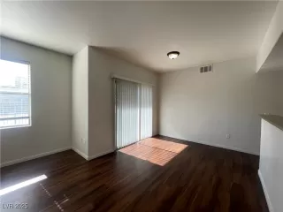 Photo #2: 2731999 Listing 