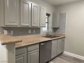 Photo #1: 2732001 Listing 