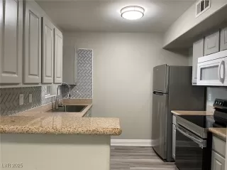 Photo #2: 2732001 Listing 