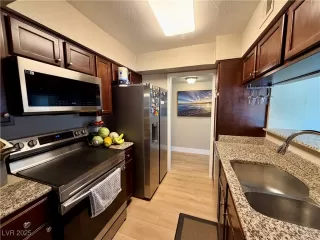 Photo #2: 2732034 Listing 