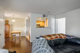 Photo #3: 2732053 Listing 