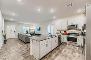 Photo #3: 2732056 Listing