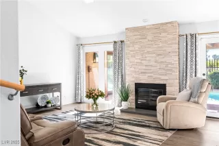 Photo #5: 2732075 Listing