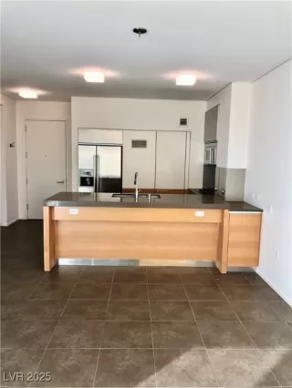 Photo #2: 2732088 Listing 