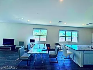 Photo #2: 2732092 Listing