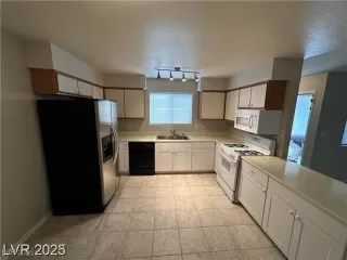 Photo #2: 2732118 Listing 