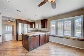 Photo #6: 2732121 Listing