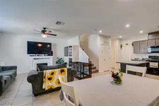 Photo #5: 2732140 Listing