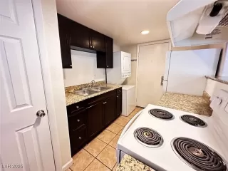 Photo #4: 2732151 Listing