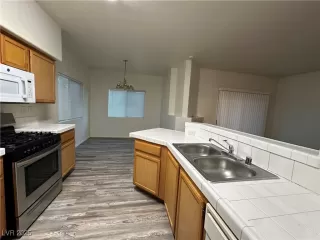 Photo #5: 2732163 Listing 