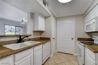 Photo #5: 2732179 Listing 