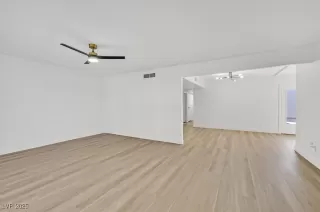 Photo #3: 2732244 Listing