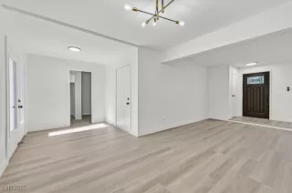 Photo #5: 2732244 Listing