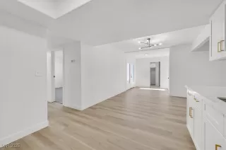 Photo #6: 2732244 Listing