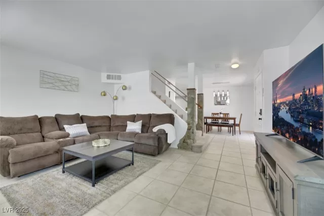 MLS: 2732293 Condo For Sale