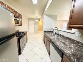 Photo #4: 2732327 Listing 