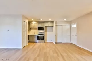 Photo #3: 2732331 Listing