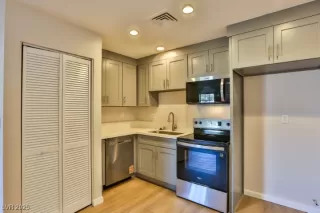 Photo #4: 2732331 Listing