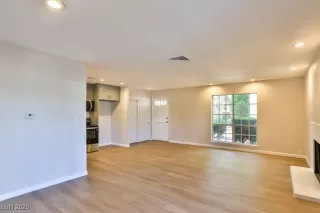 Photo #5: 2732331 Listing