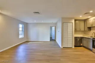 Photo #6: 2732331 Listing