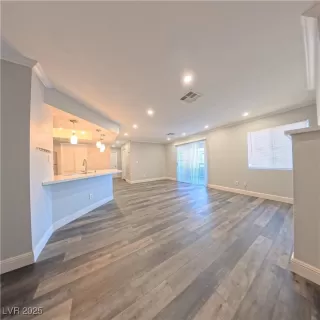 Photo #2: 2732343 Listing 