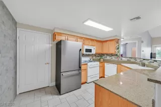 Photo #1: 2732401 Listing