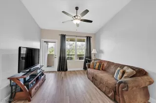 Photo #4: 2732401 Listing