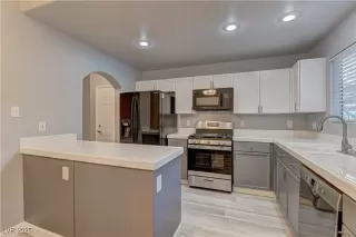 Photo #6: 2732412 Listing 