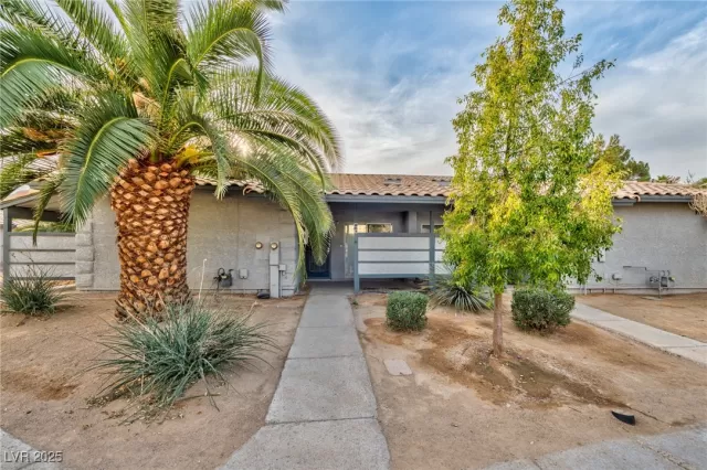 MLS: 2732433 Condo For Sale