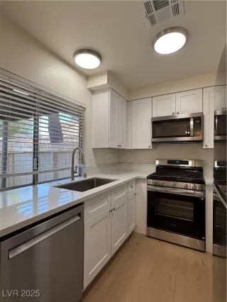 Photo #3: 2732457 Listing 