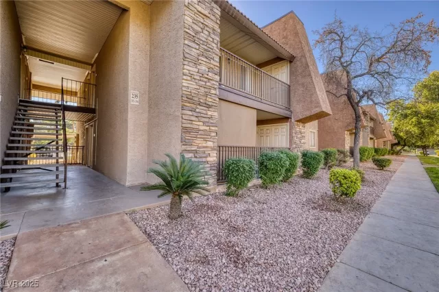 MLS: 2732546 Condo For Sale