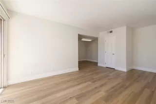 Photo #4: 2732546 Listing 